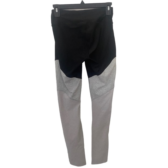 Outdoor Voices 7/8 Spring Colorblock Leggings in Black, Gray and White - Picture 2 of 6